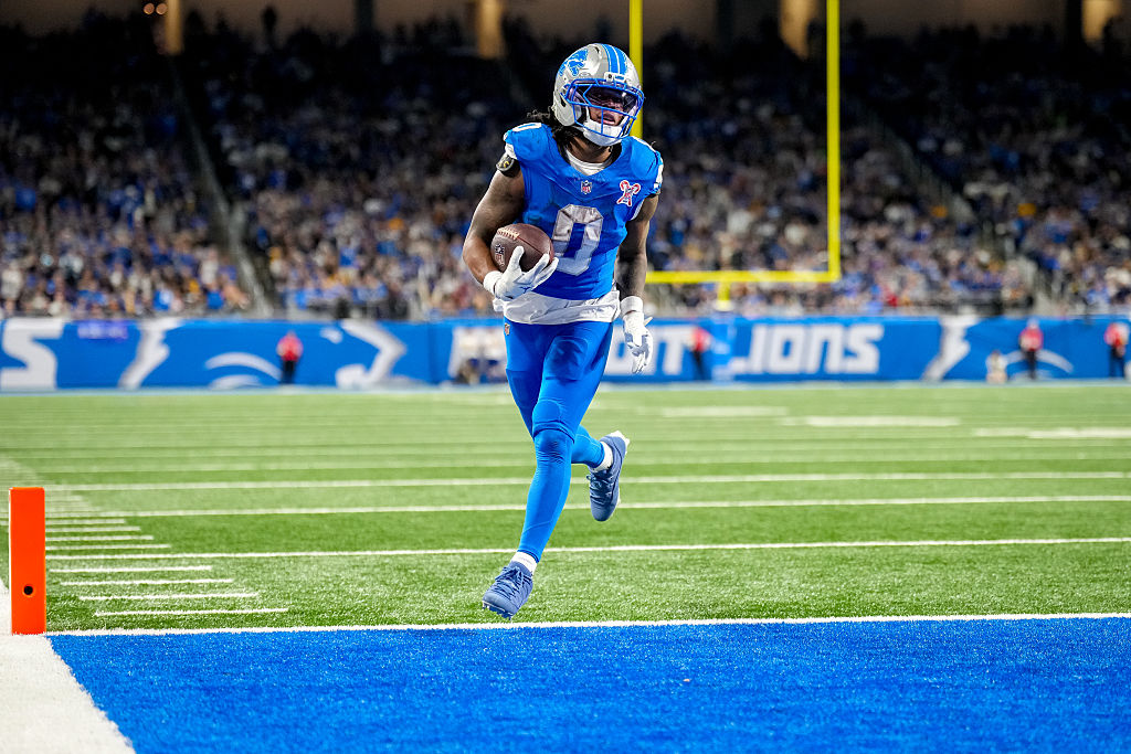 DETROIT, MICHIGAN - DECEMBER 21: Jahmyr Gibbs #0 of the Detroit Lions runs for a fourth quarter touchdown against the Pittsburgh Steelers at Ford Field on December 21, 2025 in Detroit, Michigan. (Photo by Nic Antaya/Getty Images)