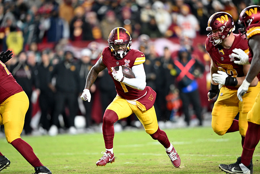 LANDOVER, MARYLAND - DECEMBER 20: Deebo Samuel #1 of the Washington Commanders runs with the ball after making a catch against the at Northwest Stadium on December 20, 2025 in Landover, Maryland. (Photo by G Fiume/Getty Images)