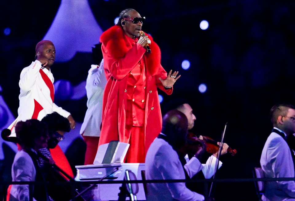 Snoop Dogg performs the halftime show during the game between the Minnesota Vikings and the Detroit Lions at U.S. Bank Stadium