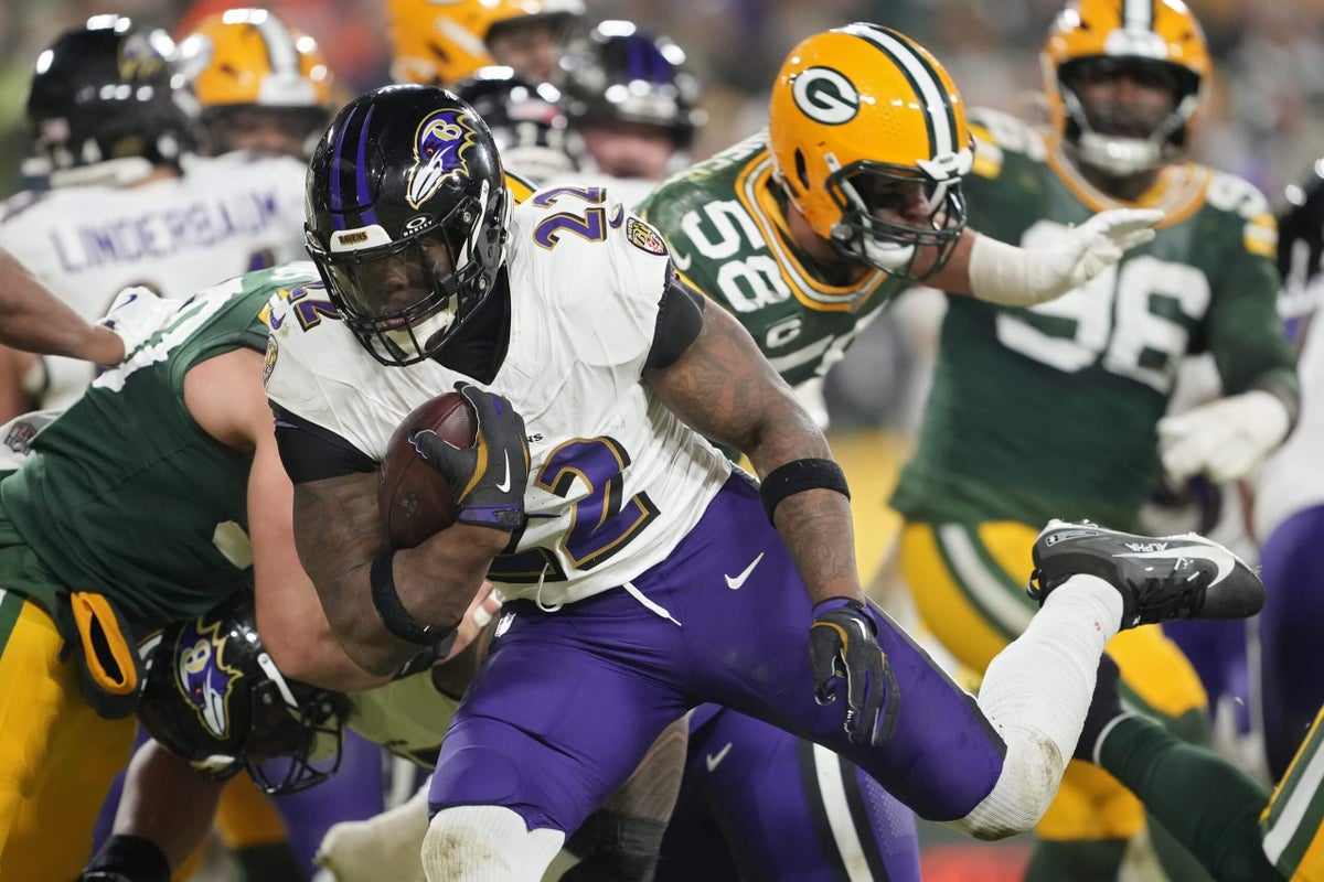 In powering through Packers, Ravens show much-needed fight to keep their season alive