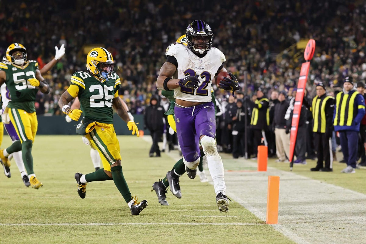 Ravens-Packers takeaways: Derrick Henry’s 4 TDs keep Baltimore’s playoff hopes alive