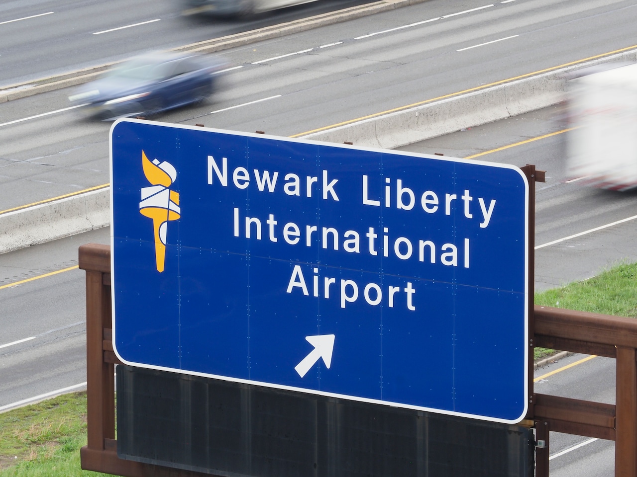 Vikings finally fly into N.J. for Giants game after plane problem forced return