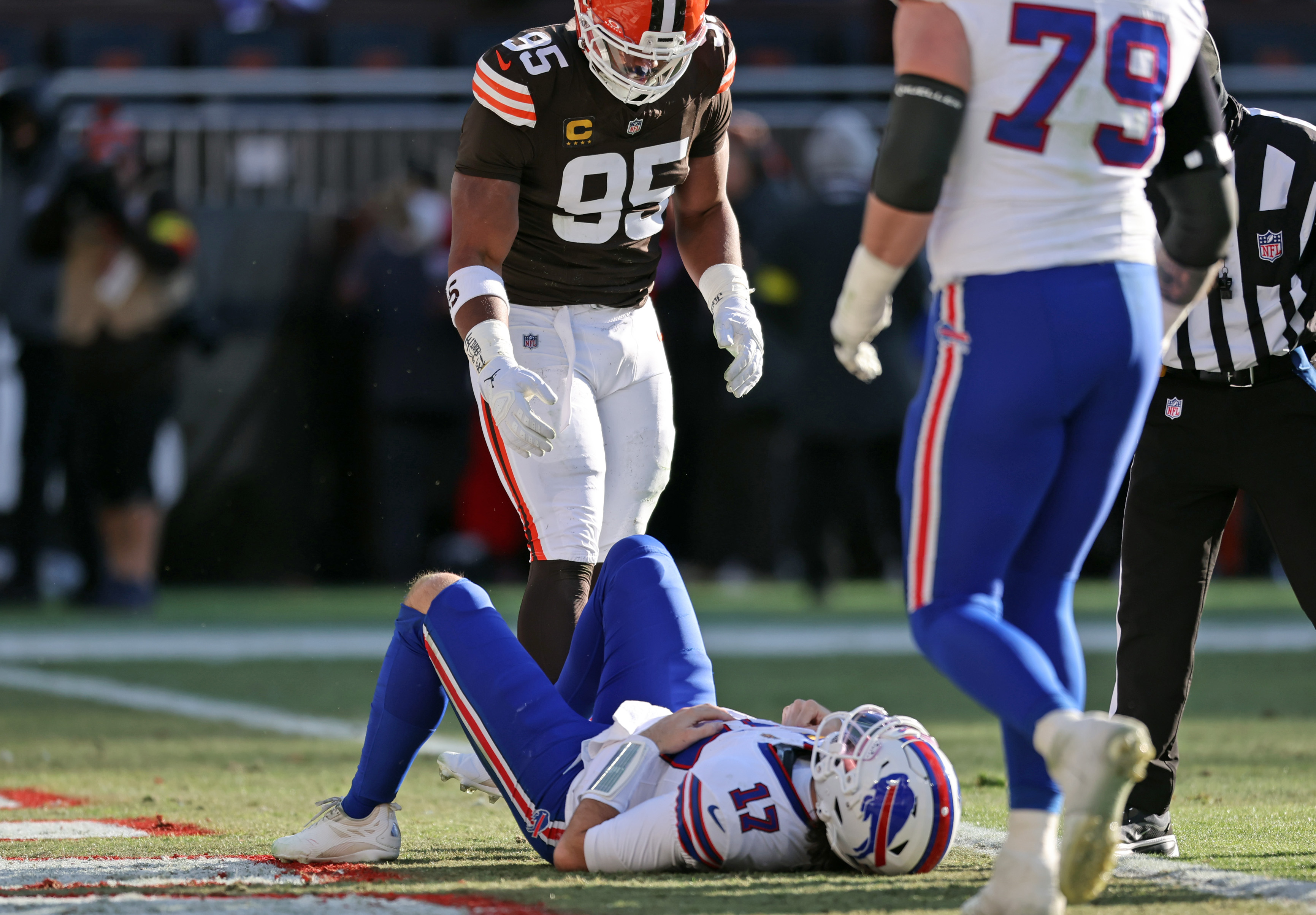 Cleveland Browns defensive end Myles Garrett offers to help up Buffalo Bills quarterback Josh Allen in the first half. 