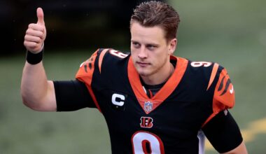 Joe Burrow signals thumbs up