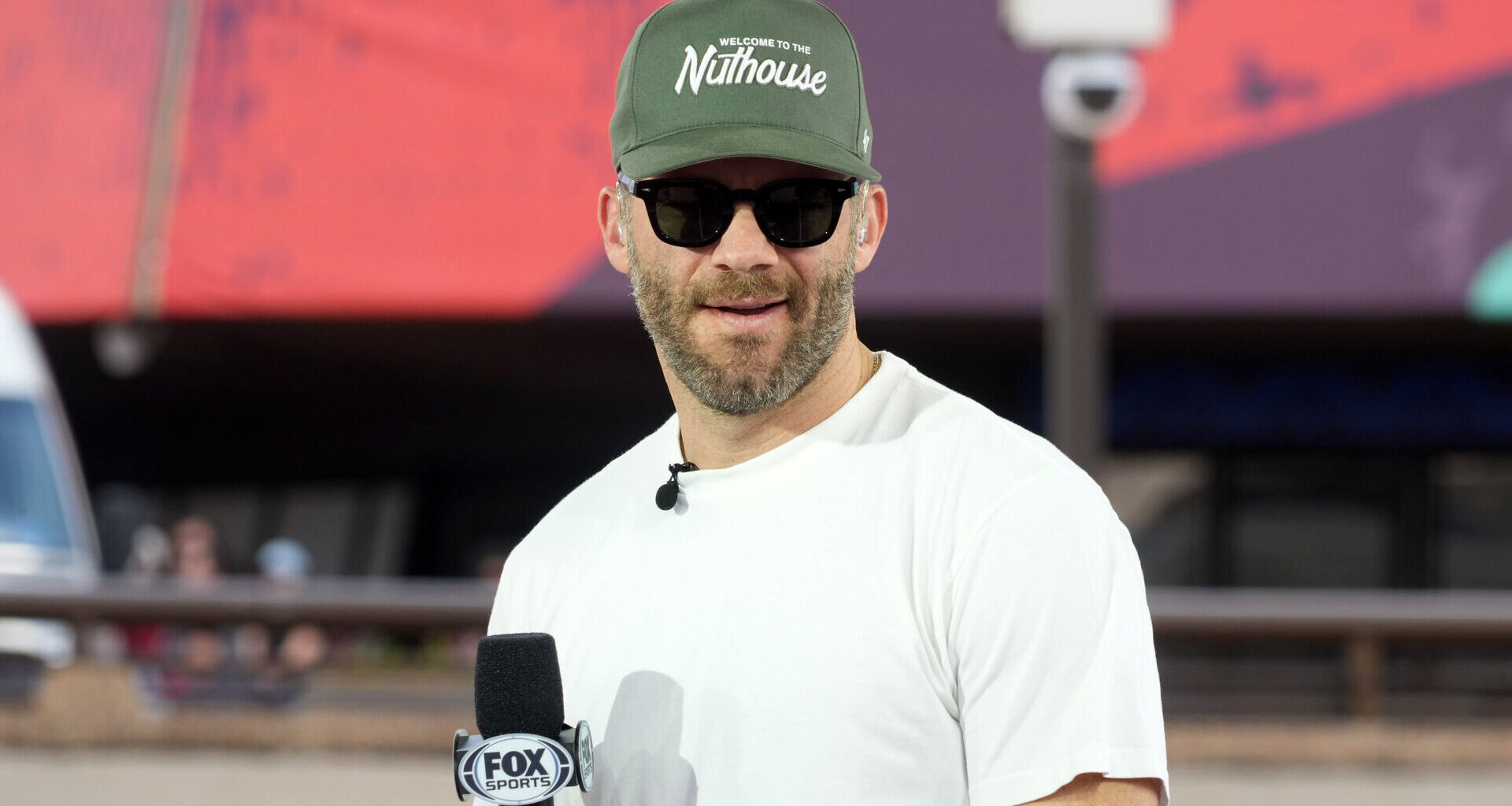 Julian Edelman Reacts To Non-DPI Call On Kayshon Boutte In Patriots' Victory