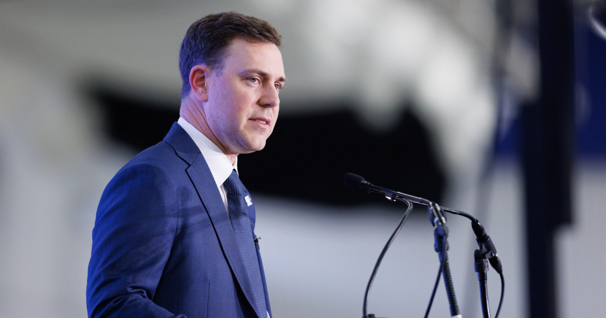 Kentucky sets up the block against Wofford's Chloe Smith in the first round of the NCAA Tournament