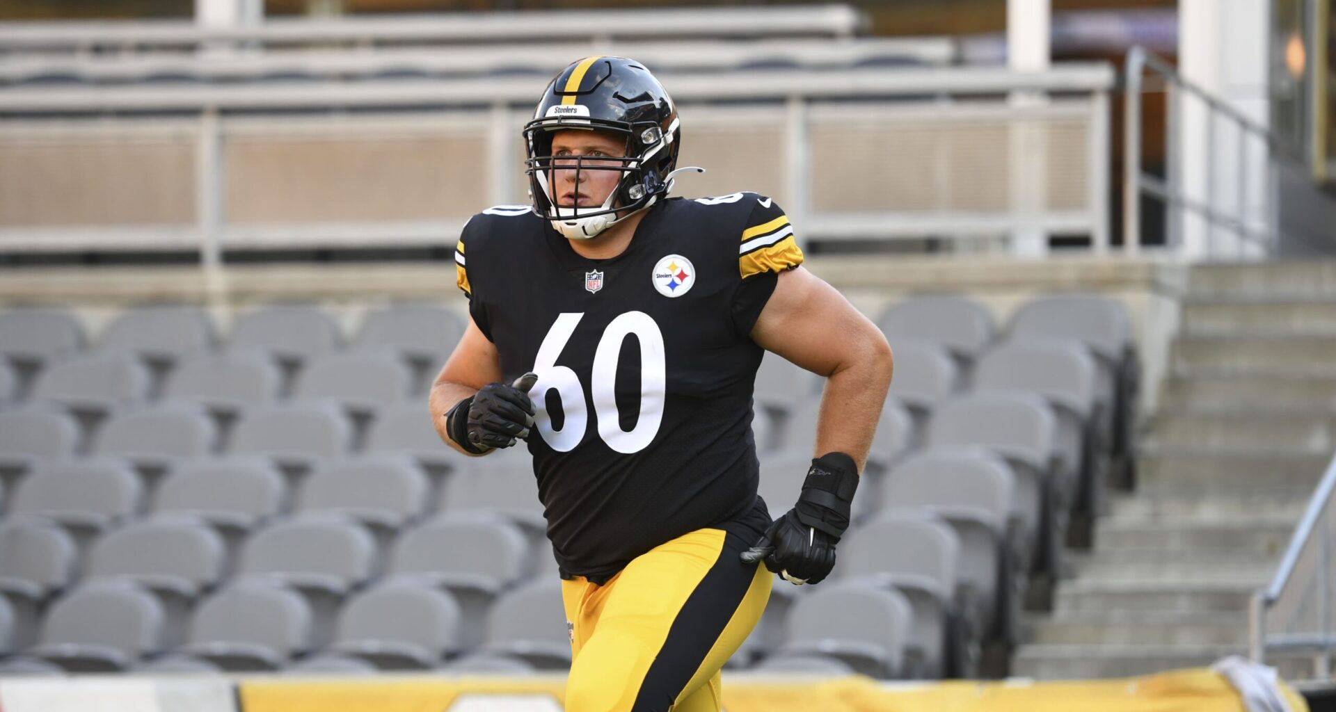 Former Steelers Offensive Lineman Announces Retirement
