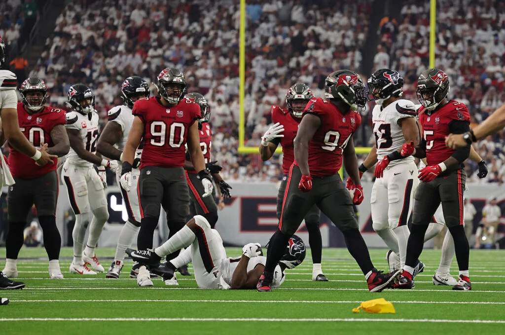 Bucs Dts Logan Hall And Calijah Kancey