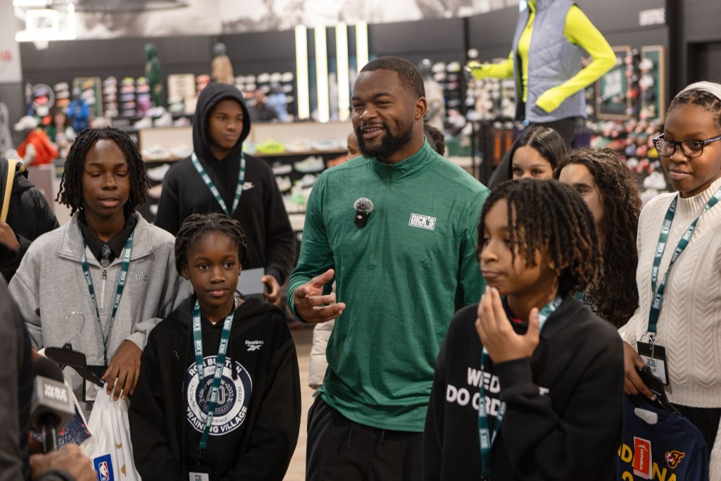 Patriots star receiver goes deep for kids