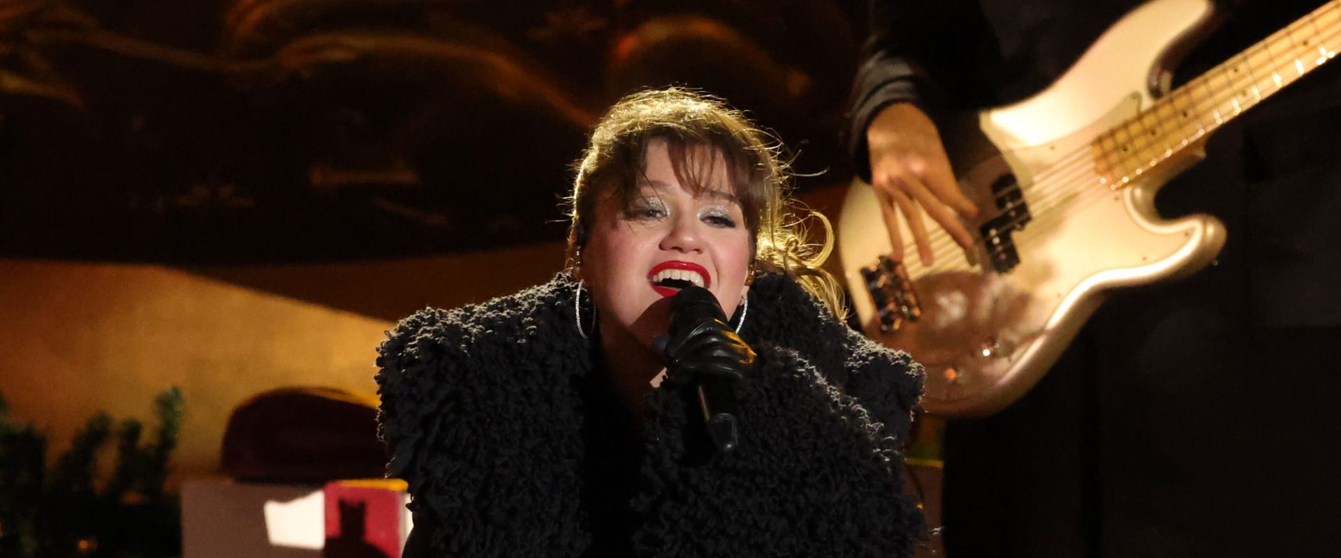 Kelly Clarkson Will Kick off NFL Christmas Gameday 2025 Ahead of Dallas Cowboys-Washington Commanders Game
