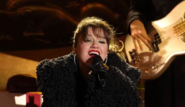 Kelly Clarkson Will Kick off NFL Christmas Gameday 2025 Ahead of Dallas Cowboys-Washington Commanders Game