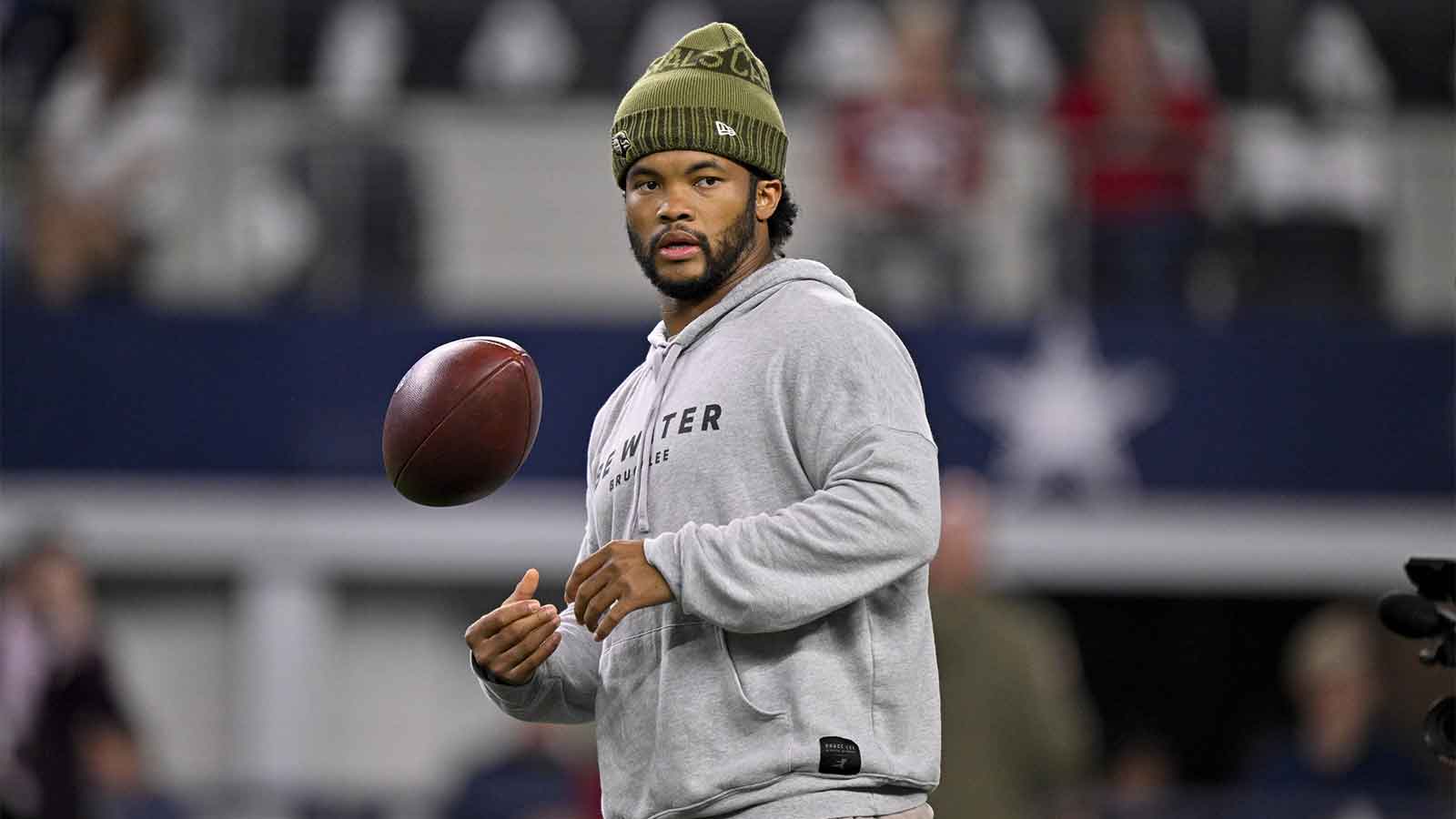 Arizona Cardinals quarterback Kyler Murray (1) looks on from the field before the game between the Dallas Cowboys and the Arizona Cardinals at AT&T Stadium