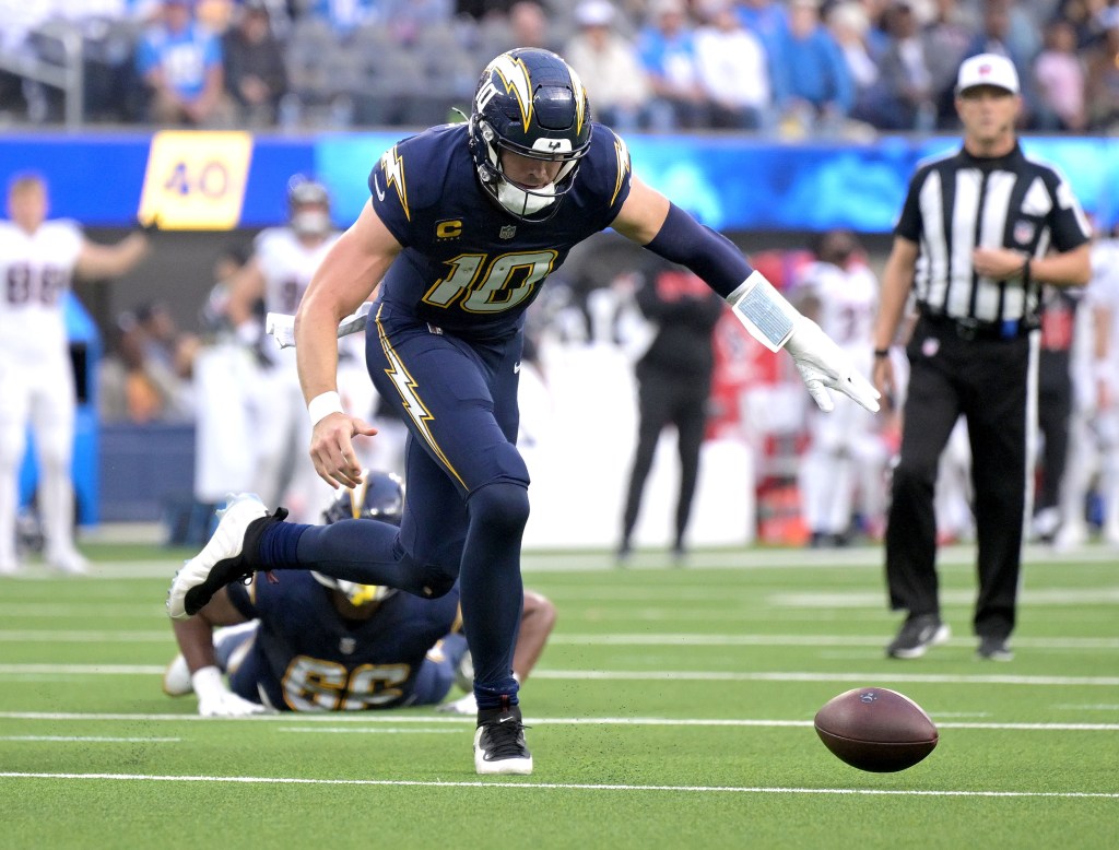 Chargers disappoint a crowd that was pretty much all theirs – Orange County Register