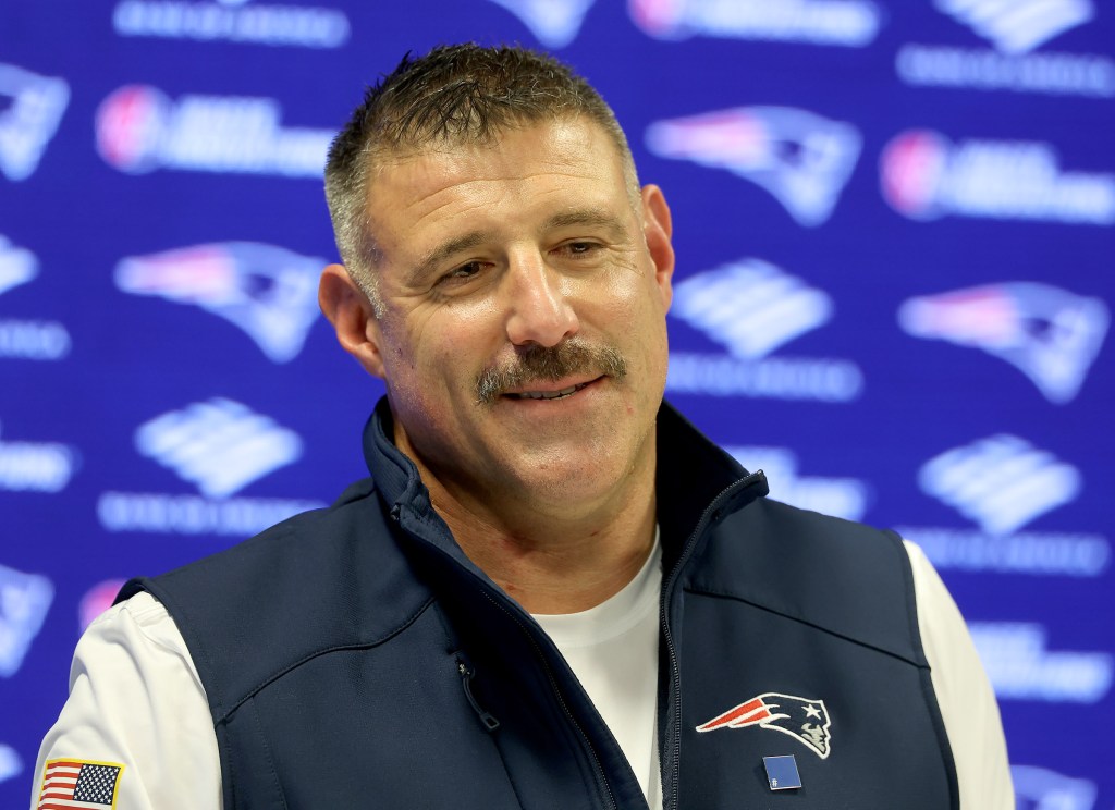 Handing out Christmas presents to Drake Maye, Mike Vrabel and the 2025 Patriots