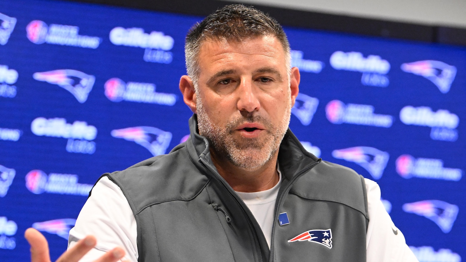 Mike Vrabel at a press conference
