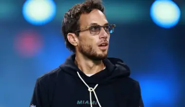 ESPN insider reveals big update on Dolphins' Mike McDaniel's job status image