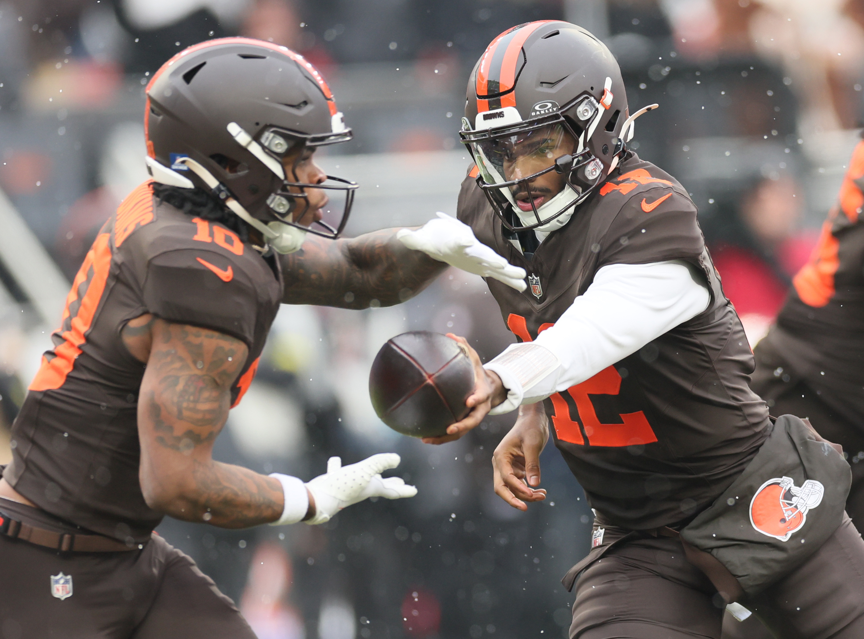 Cleveland Browns quarterback Shedeur Sanders hands the football off to Cleveland Browns running back Quinshon Judkins in the first half against the Tennessee Titans at Huntington Bank Field.