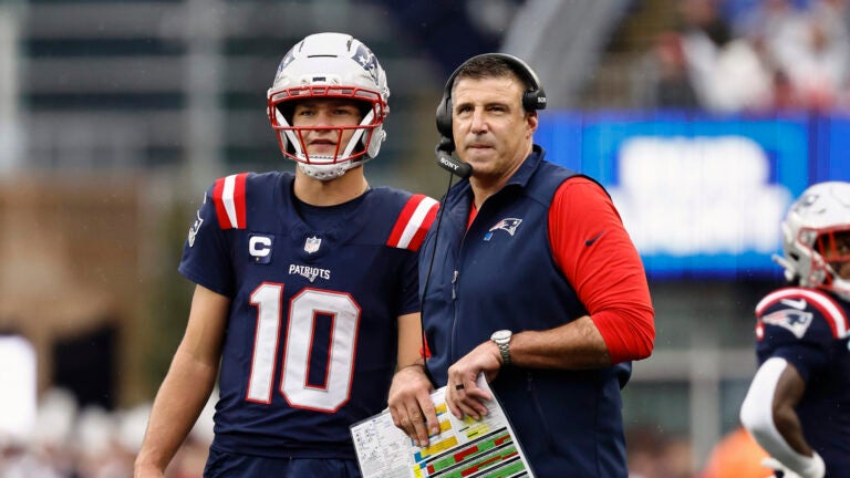 New England Patriots head coach Mike Vrabel stands with quarterback Drake Maye during an NFL football game against the Las Vegas Raiders at Gillette Stadium, Sunday, Sept. 7, 2025 in Foxborough, Mass.