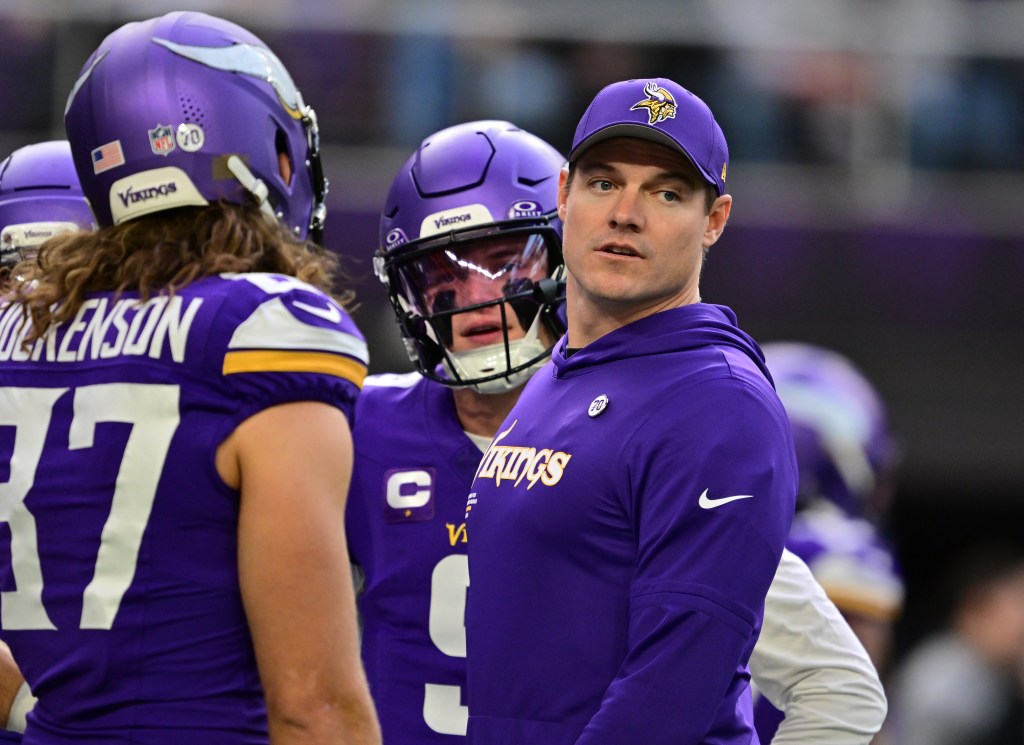 Kevin O'Connell helps Vikings QB win