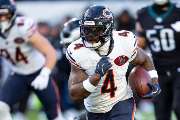 Chicago Bears running back D'Andre Swift in action during an NFL football game against the Philadelphia Eagles, Friday, Nov. 28, 2025, in Philadelphia. (AP Photo/Chris Szagola)