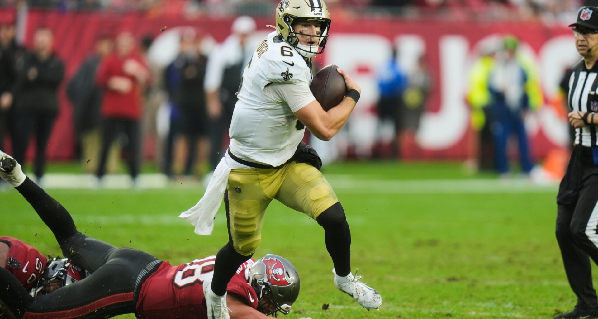 Rookie QB Tyler Shough’s 2 TD runs lead Saints to a 24-20 upset of Buccaneers