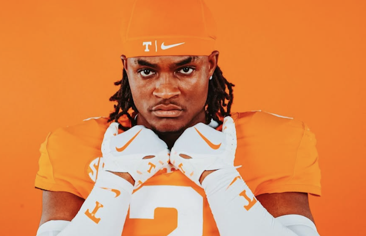 Tennessee Football Lands Commitment of Four-Star EDGE Rusher, Texas A&M Decommit