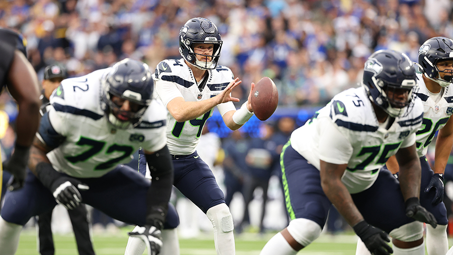 Seattle Seahawks Sam Darnold shotgun snap Rams 2025...