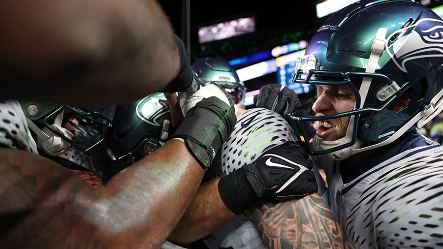 Seattle Seahawks celebrate game-winning 2-point conversion Cooper Kupp Eric Saubert Rams 2025...