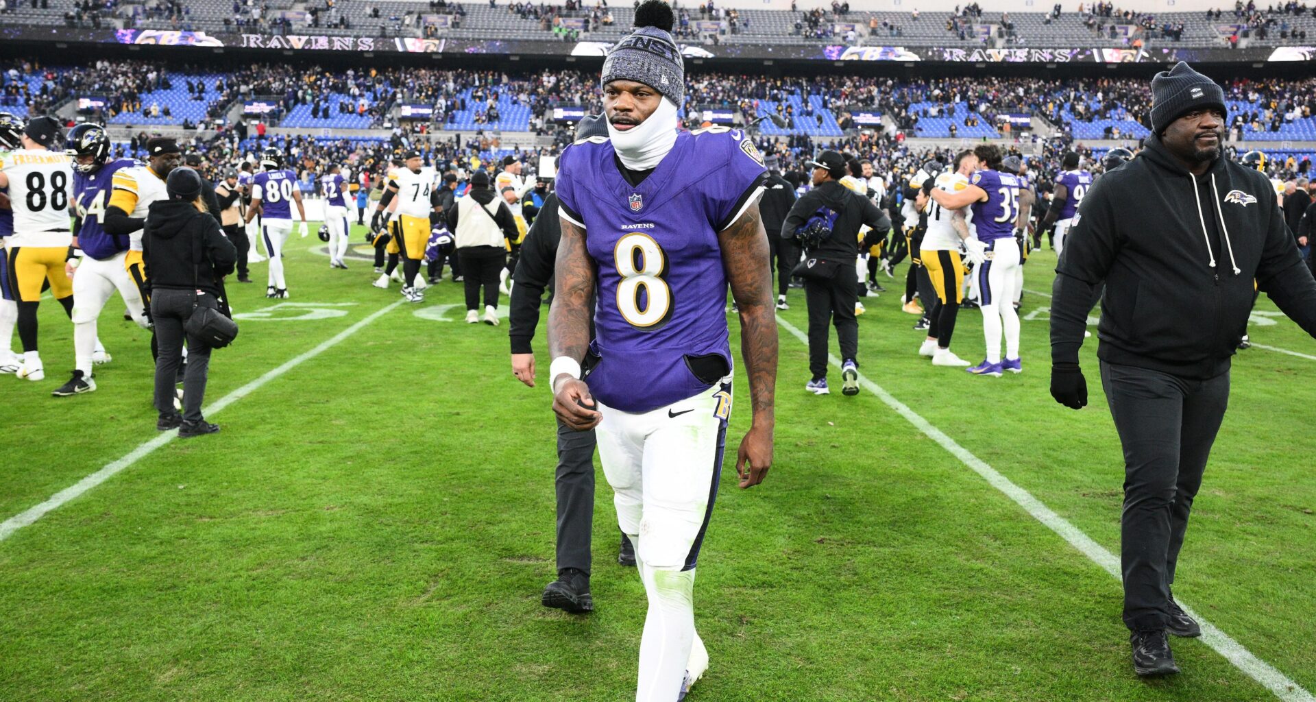 NFL Exec Says Lamar Jackson 'Doesn't Look the Same' Amid Ravens' Struggles
