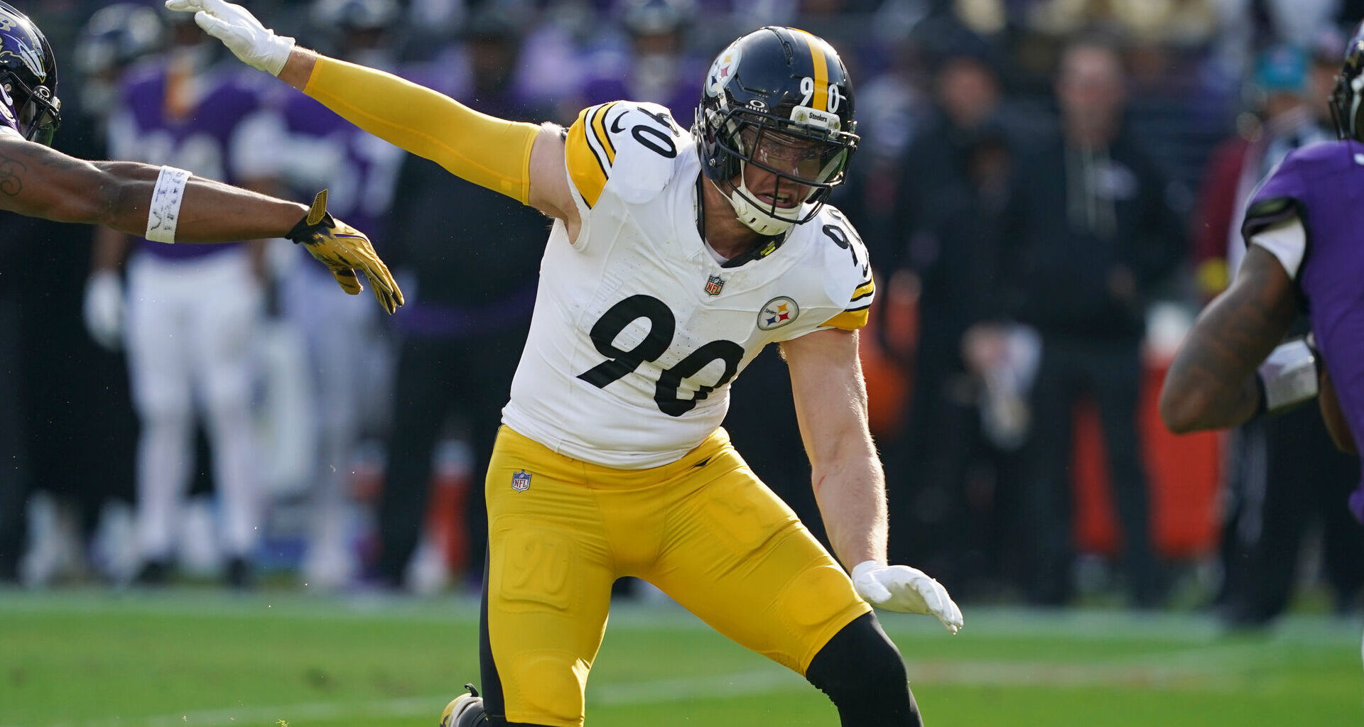 Aaron Rodgers Weighs In On T.J. Watt's Scary Lung Injury