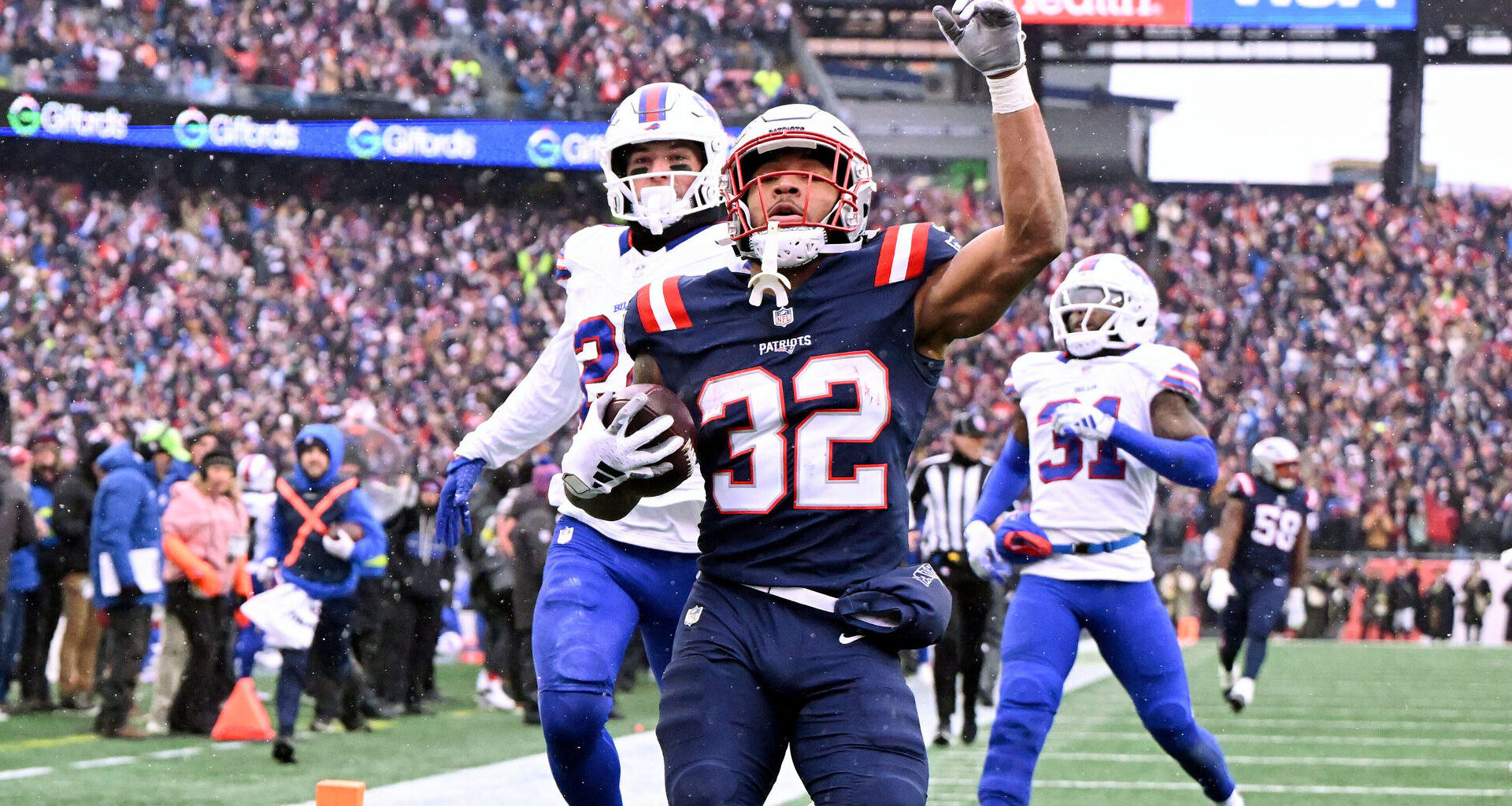 Patriots Announce TreVeyon Henderson Injury Update