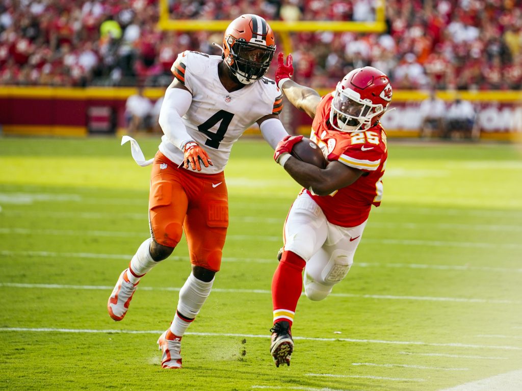 Buccaneers To Sign LB Anthony Walker Off Colts' Practice Squad