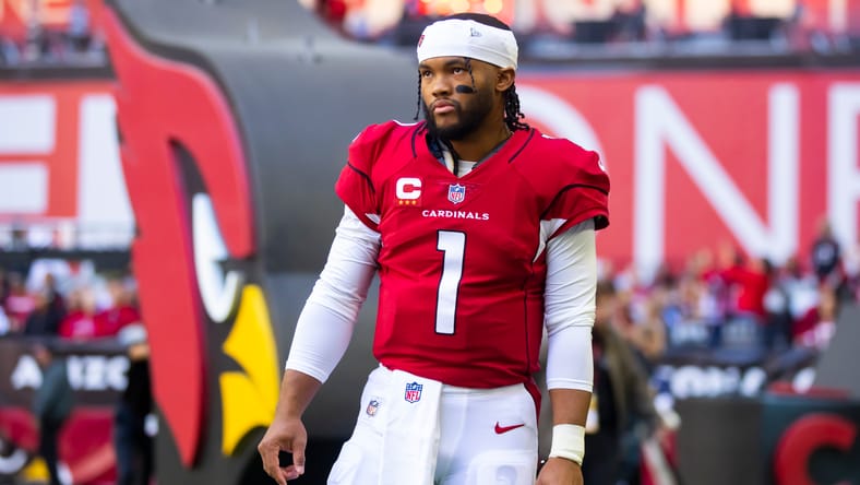 Kyler Murray lines up against the Chargers at State Farm Stadium.