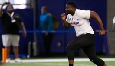 Bills sign 6-foot-5 Florida Gators product to help Josh Allen and the offense image