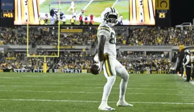 Fantasy football start or sit Week 16: Josh Jacobs, Romeo Doubs, Dontayvion Wicks image