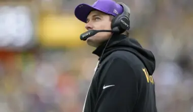 Vikings cut ties with QB amid J.J. McCarthy, Max Brosmer struggles image