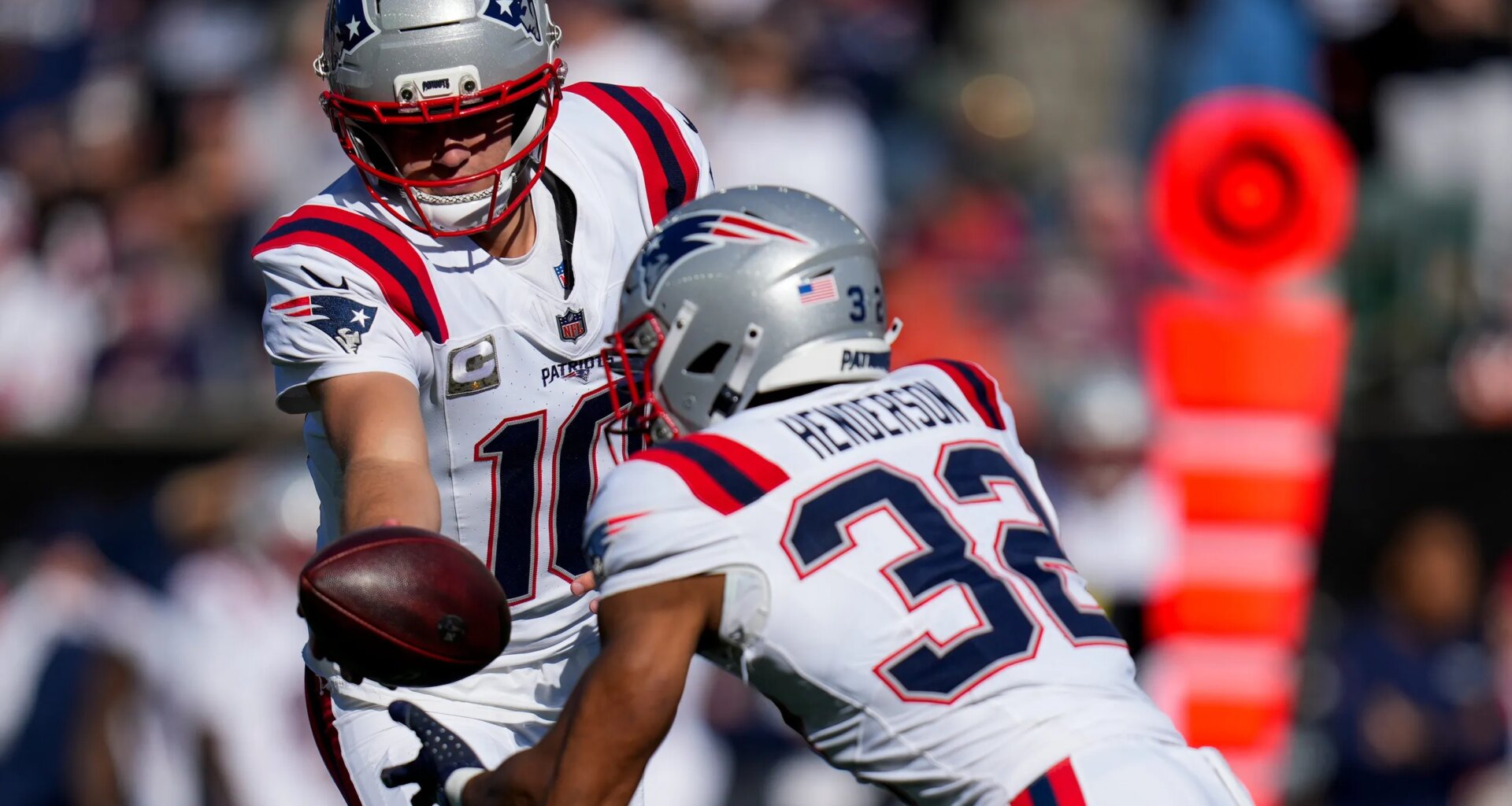 Patriots star Drake Maye hands the ball off to TreVeyon Henderson in a meeting with the Bengals during the 2025 NFL season.