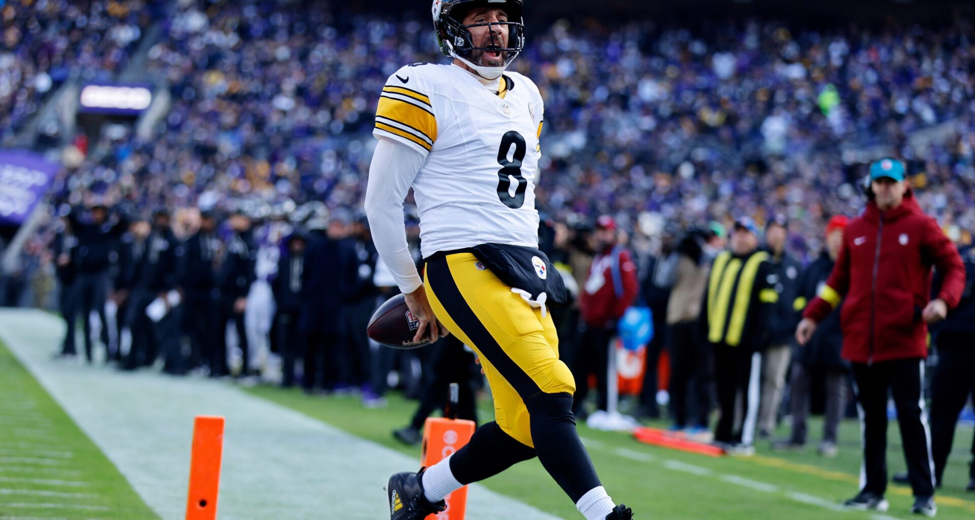 Steelers quarterback Aaron Rodgers celebrates a touchdown against the Ravens during the 2025 NFL season.