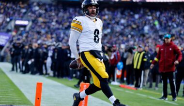 Steelers quarterback Aaron Rodgers celebrates a touchdown against the Ravens during the 2025 NFL season.