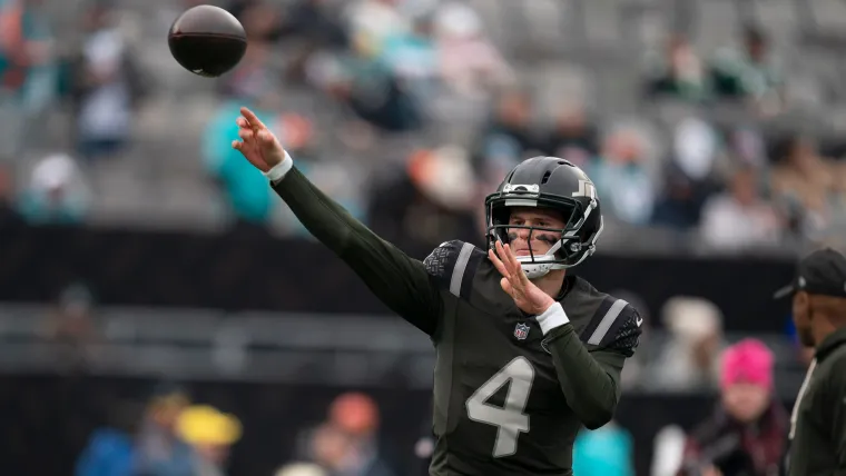 Brady Cook throws first TD pass in his first NFL start image