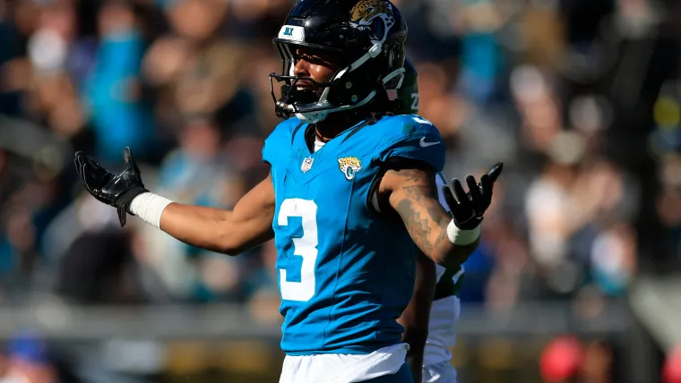 Jaguars' Jakobi Meyers gets good news on contract extension after Raiders trade image