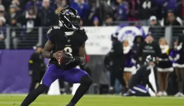 Ravens' Lamar Jackson linked to trades to Dolphins, Raiders in blockbuster NFL rumors image