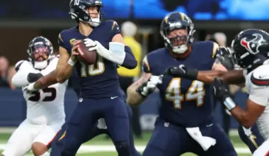 Chargers playoff picture: How loss to Texans impacts AFC wild-card race, LA's postseason chances image