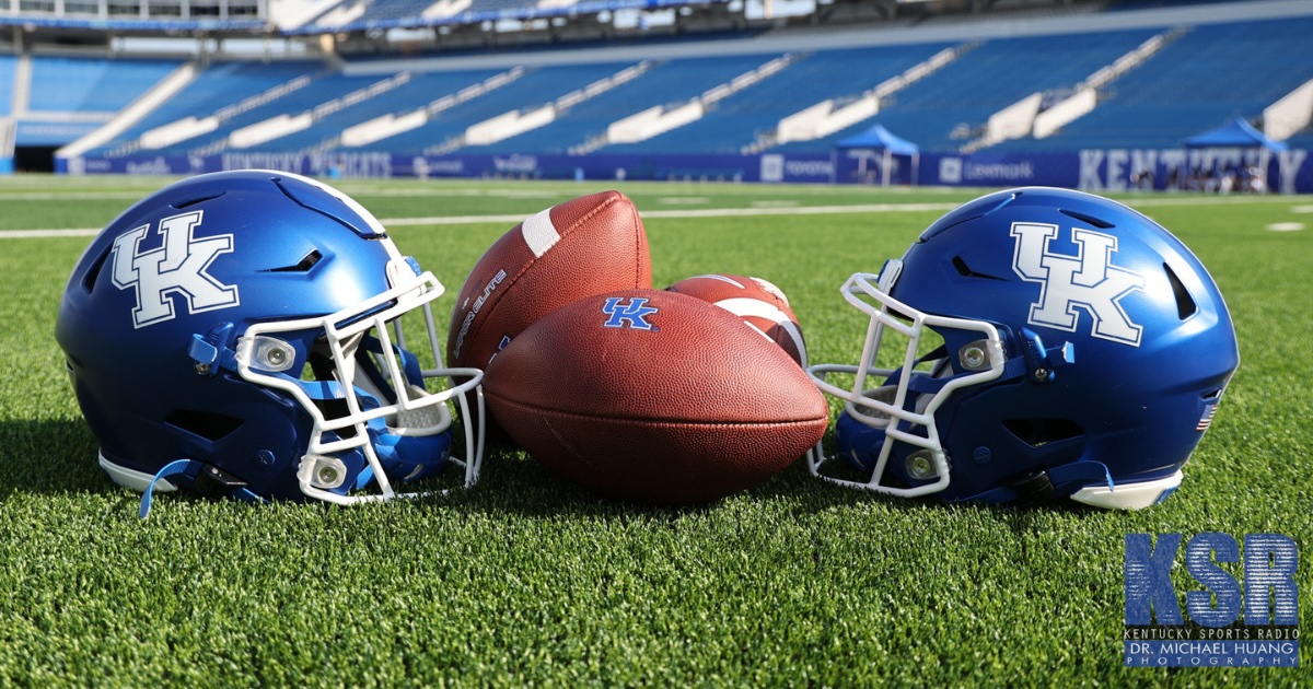 Purdue assistant coach Brad Lambert prior to the start of an NCAA football game between the Purdue Boilermakers and the Northwestern Wildcats, Saturday, Nov. 20, 2021 in Chicago. Pfoot Vs Northwestern (© Nikos Frazier / Journal & Courier / USA TODAY NETWORK)