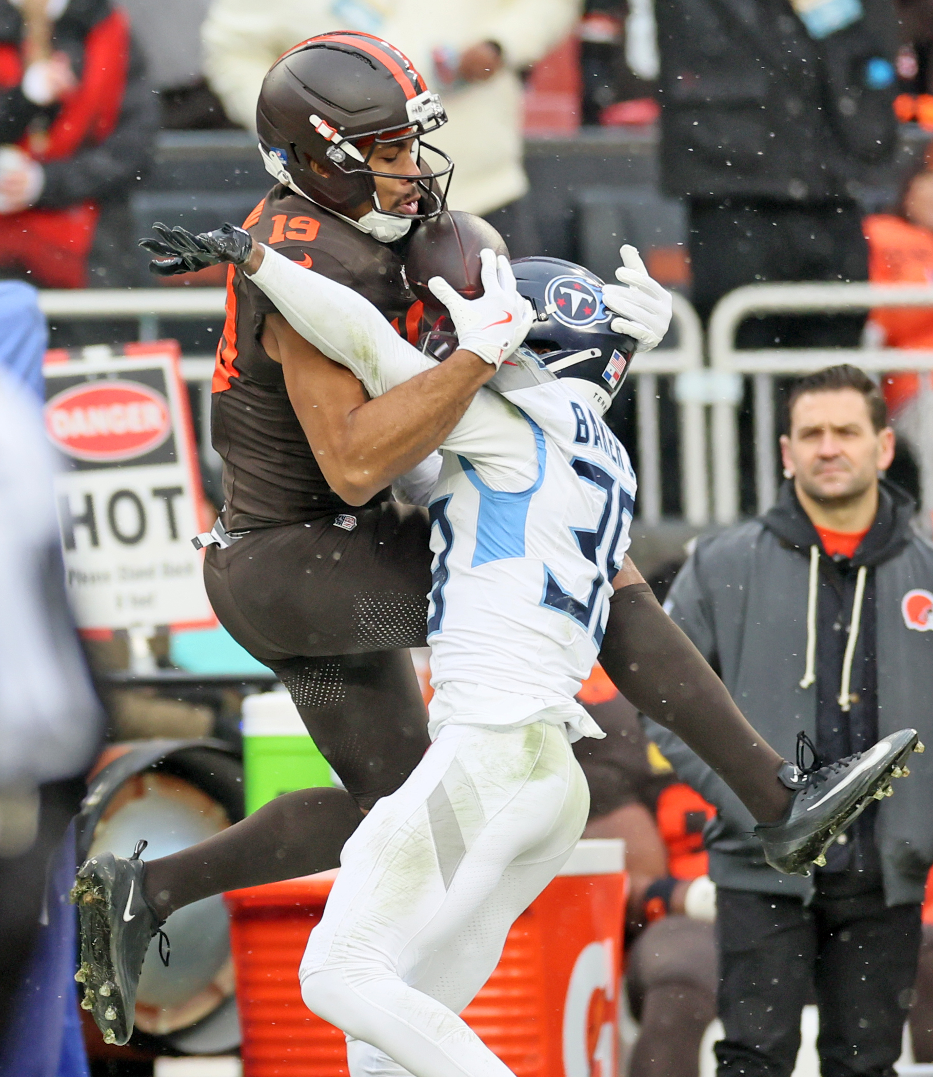 Cleveland Browns wide receiver Cedric Tillman leaps up for a high pass defended by Tennessee Titans cornerback Darrell Baker Jr. that went incomplete in the first half at Huntington Bank Field.