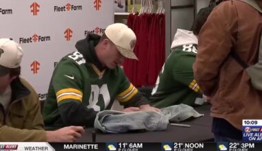 Green Bay Packers sign autographs for donations to Salvation Army