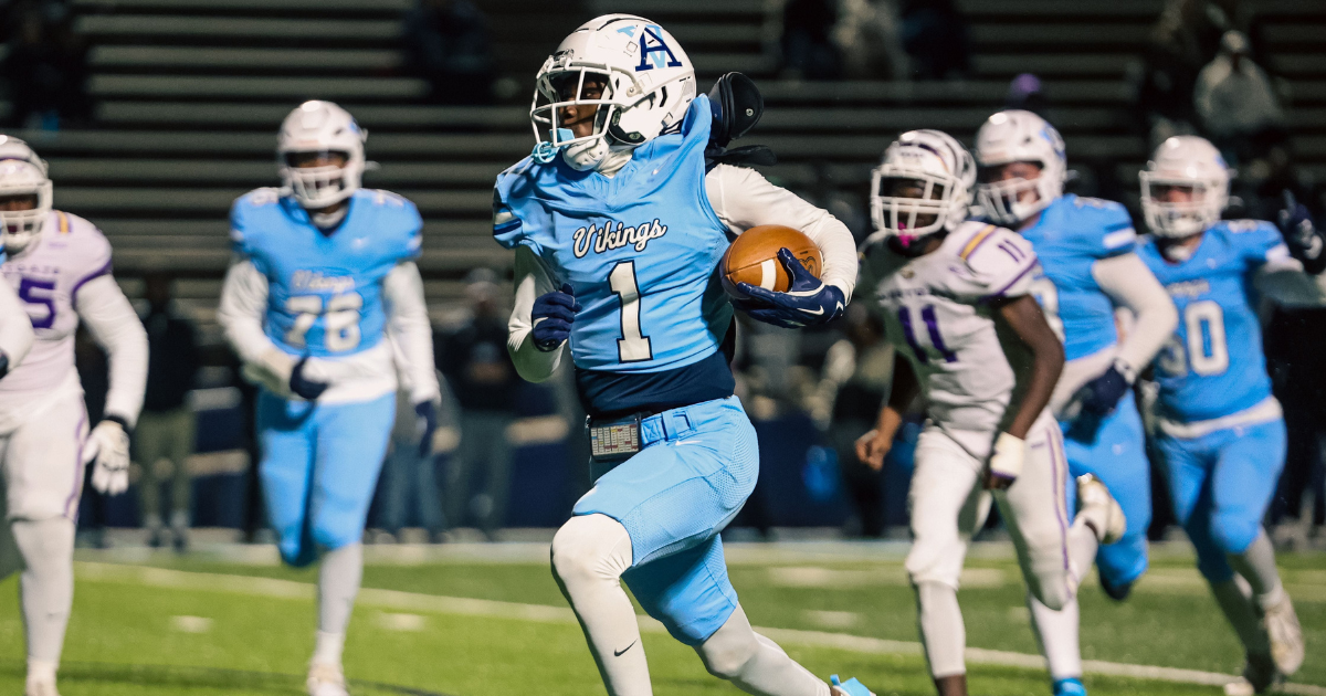 Kentucky coach Mark Pope turns back to his bench after another turnover against Gonzaga during their game at Bridgestone Arena in Nashville Friday, Dec. 5, 2025 - Denny Simmons / The Tennessean / USA TODAY NETWORK via Imagn Images