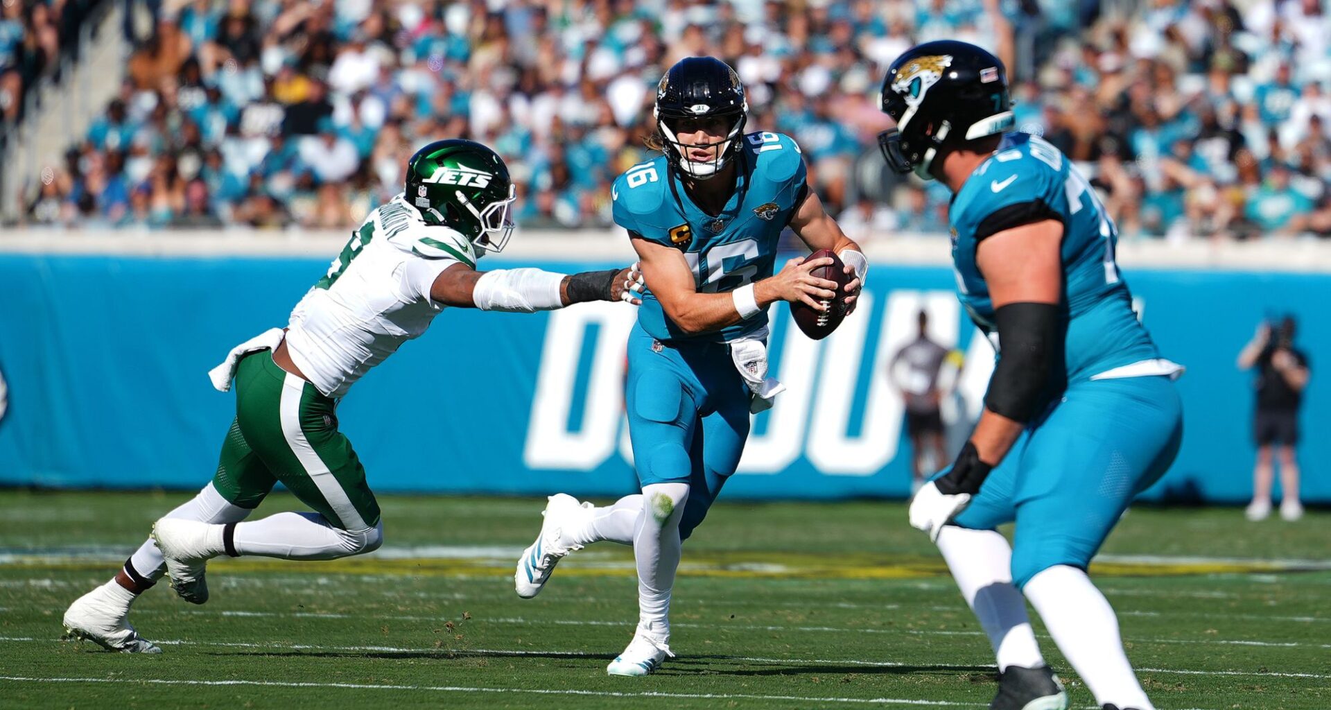 Jets’ pass rush comes up empty in embarrassing loss to Jaguars