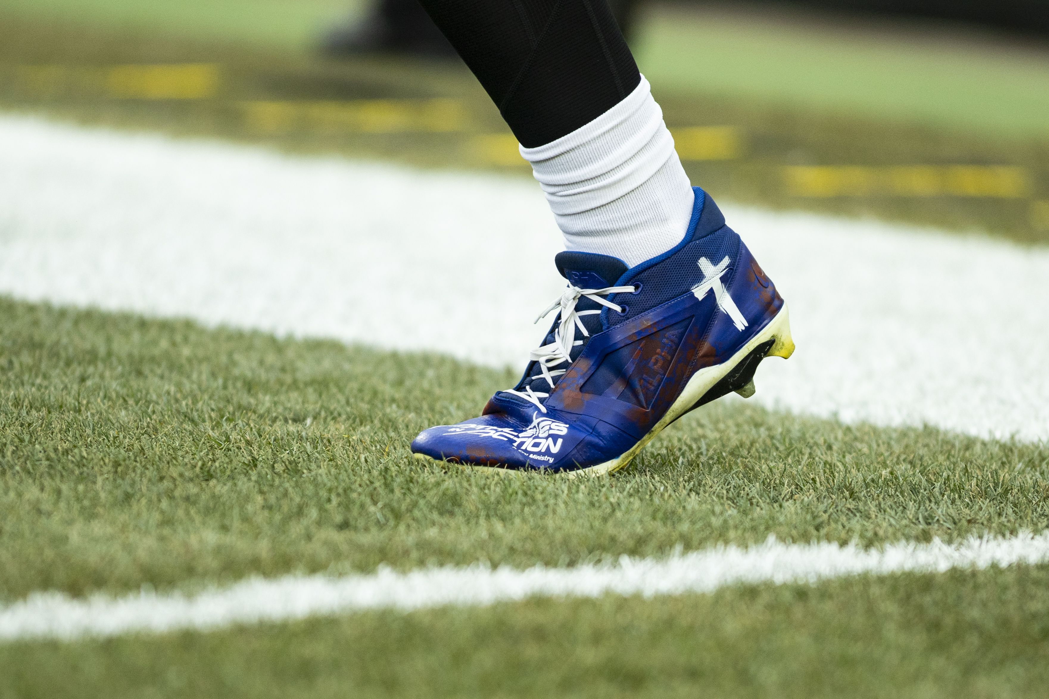 Pittsburgh Steelers defensive tackle Logan Lee (91) cleats during pre-game. Pittsburgh Steelers vs. Buffalo BillsKylee Surike | Special to PennLive