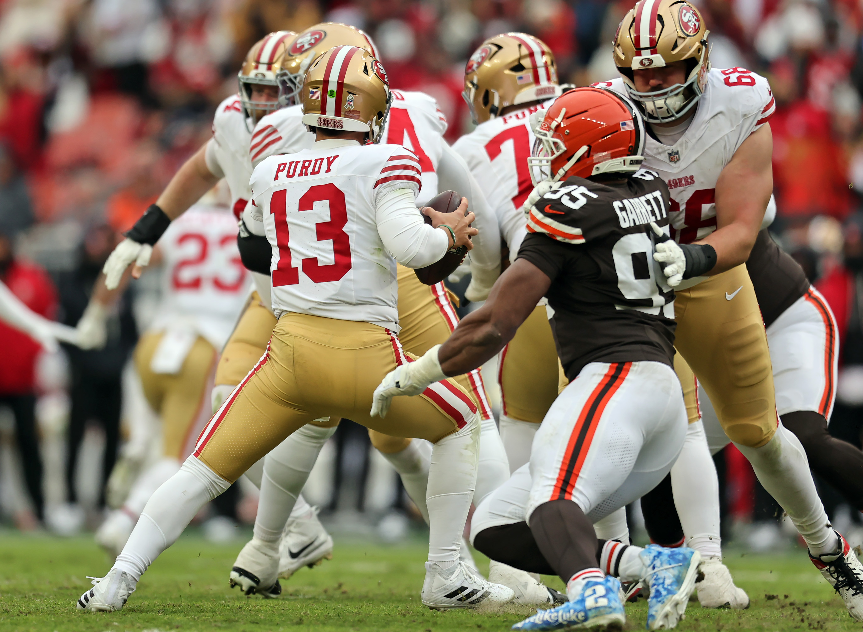 Cleveland Browns defensive end Myles Garrett pressures San Francisco 49ers quarterback Brock Purdy in the first half of play. 